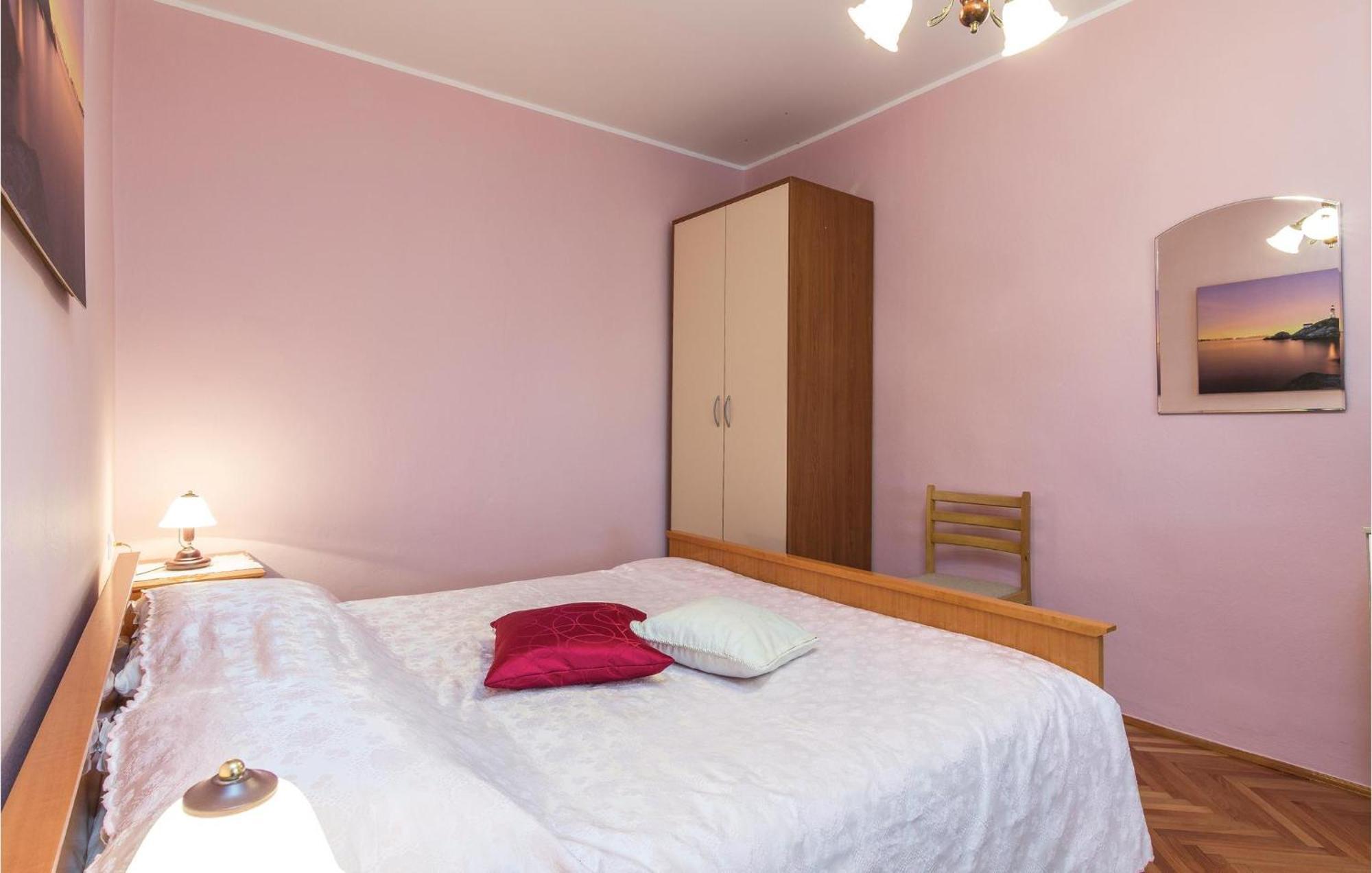 Cozy Apartment In Pican With Kitchen Εξωτερικό φωτογραφία