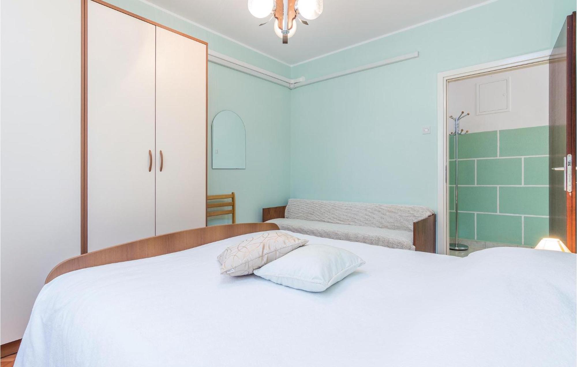 Cozy Apartment In Pican With Kitchen Εξωτερικό φωτογραφία