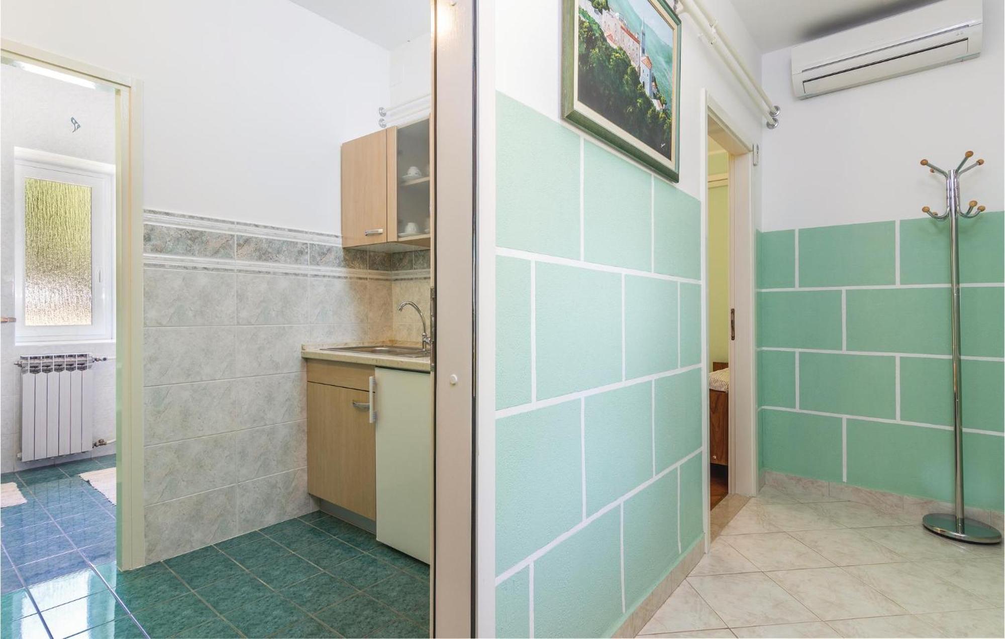 Cozy Apartment In Pican With Kitchen Εξωτερικό φωτογραφία