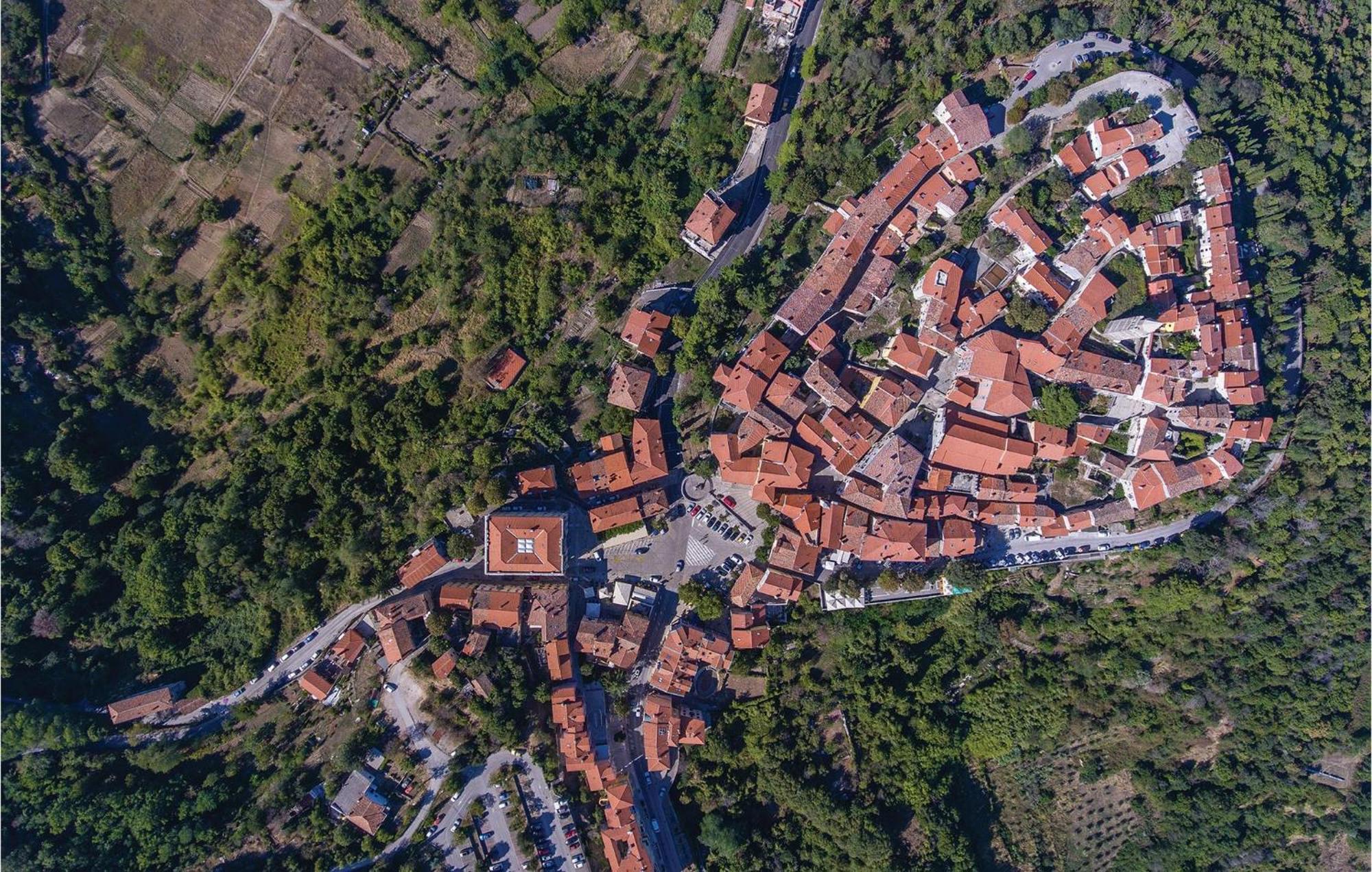 Cozy Apartment In Pican With Kitchen Εξωτερικό φωτογραφία