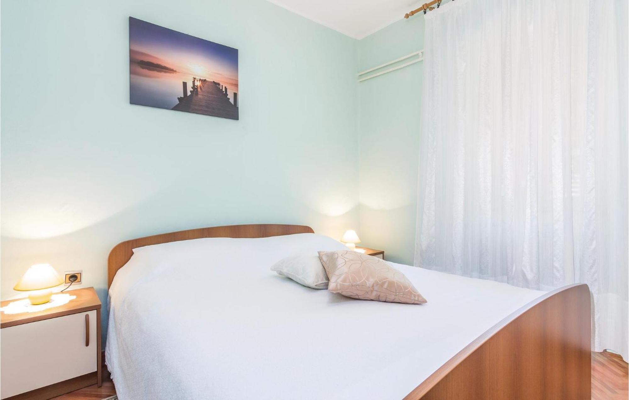 Cozy Apartment In Pican With Kitchen Εξωτερικό φωτογραφία